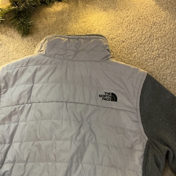 The North Face Women's Light Gray and Dark Gray Ski Jacket - Picture 7 of 10